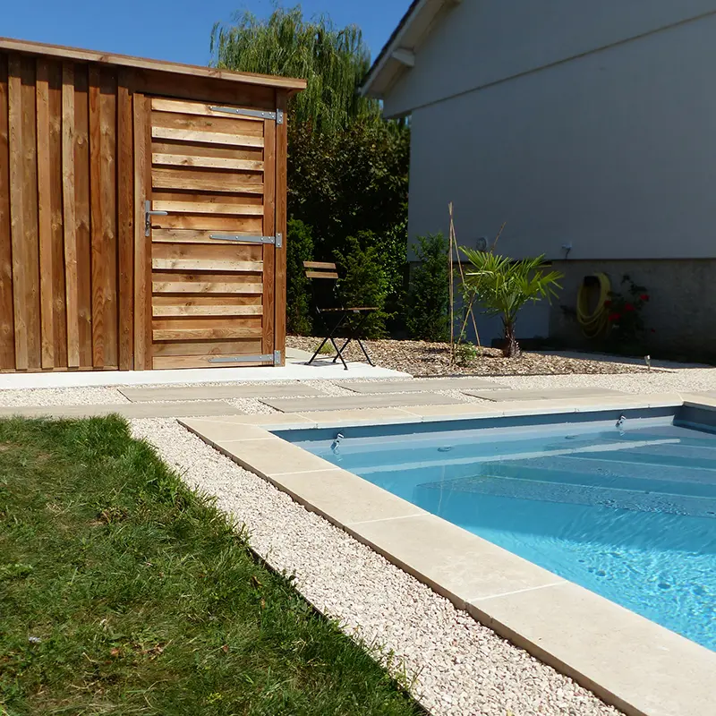 Piscine et abris de jardin