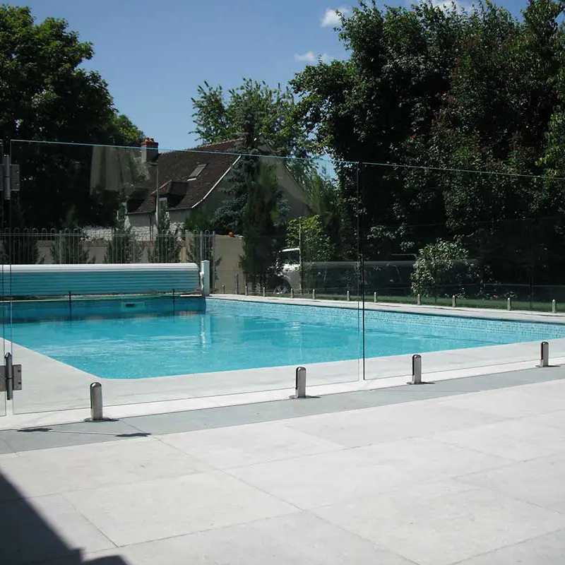 Clôture de piscine en verre