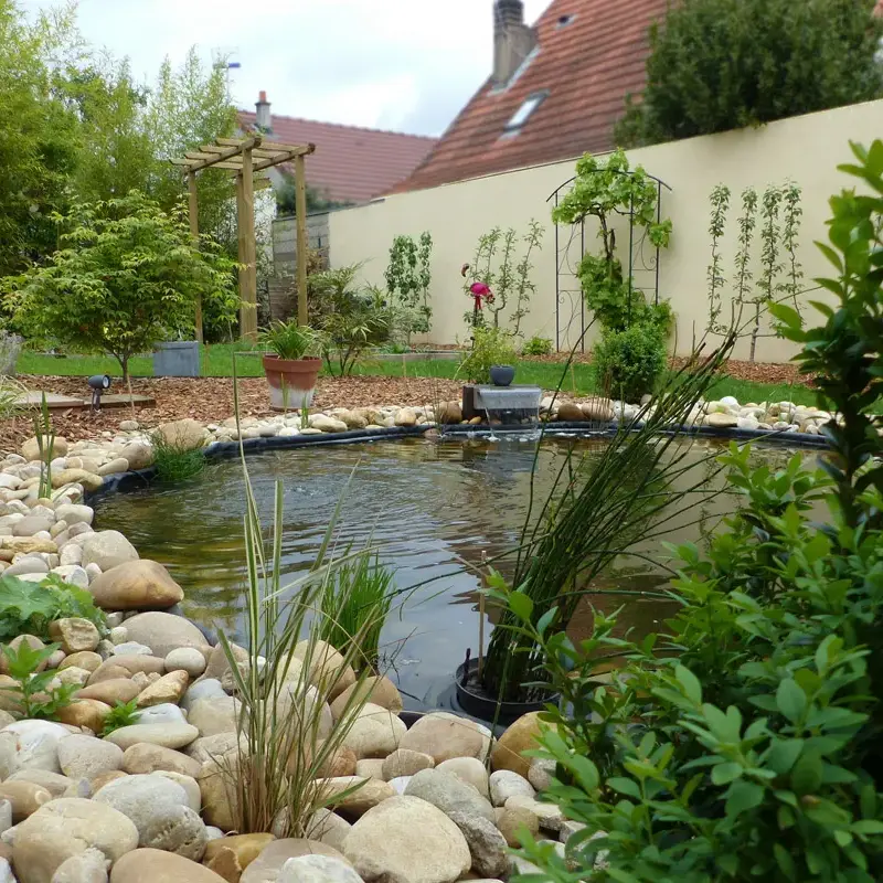 Creation d'un bassin d agrement et plantations à Dijon