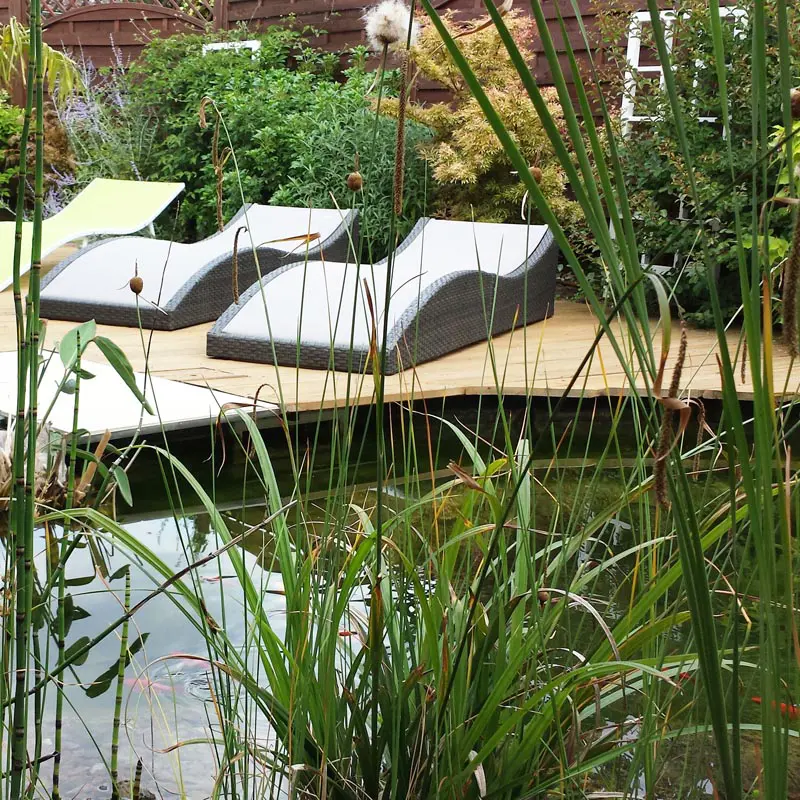 Terrasse bord de bassin