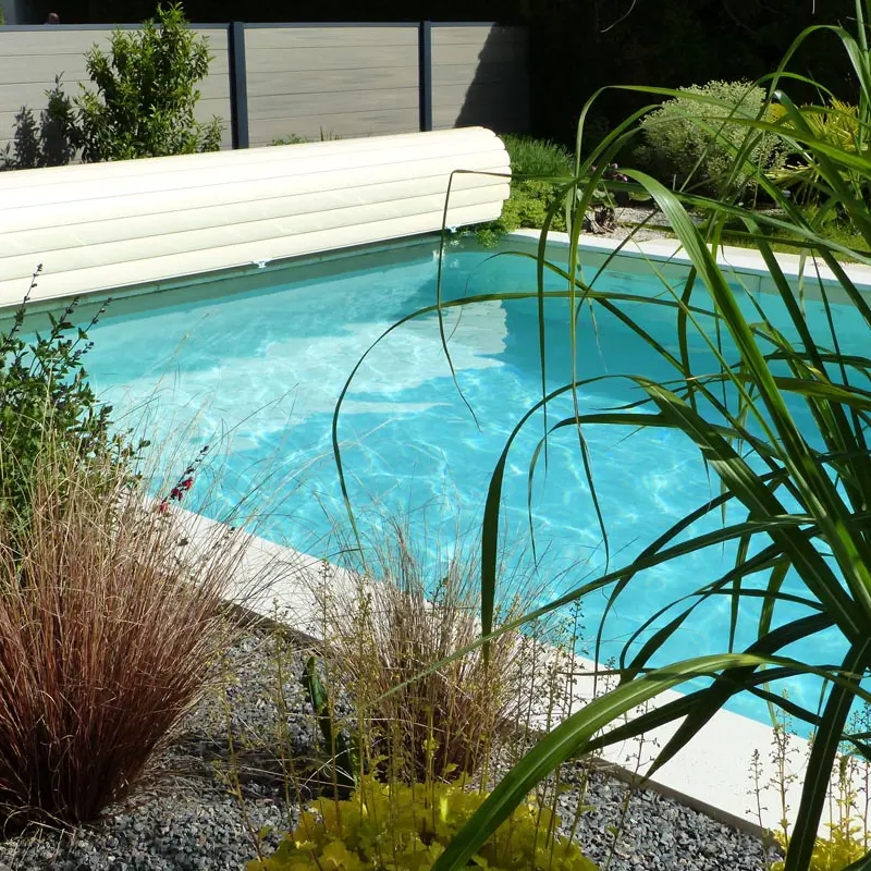 Bande plantee bord piscine