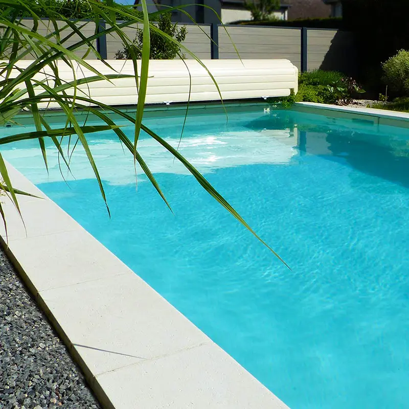 Piscine margelles béton