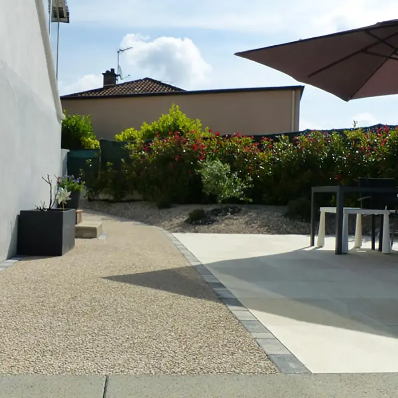 Béton désactivé proche d une terrasse