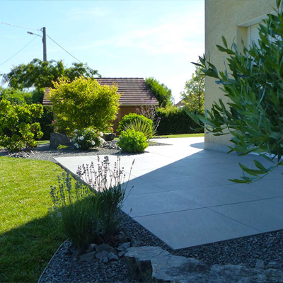 AMENAGEMENT GENERAL DES >EXTERIEURS D’UN JARDIN MODERNE